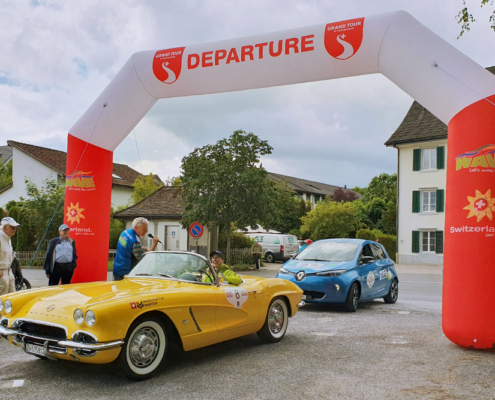 Corvette drives through archway upon arrival in Thalwil at the 2019 Wave Trophy
