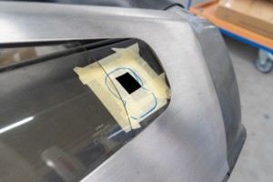 Erste Positionierungsskizze der CCS-Ladedose im Delorean