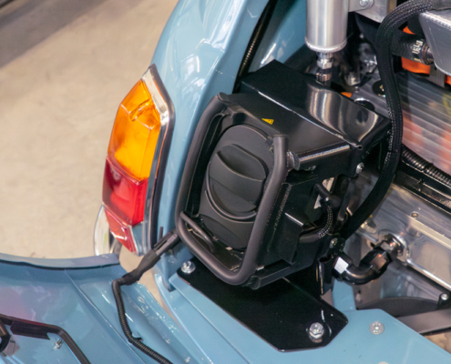 DSC09950_manufakturmarton_ladedose_blog Die finale Version der Haltekonstruktion, nun scharz lackiert.