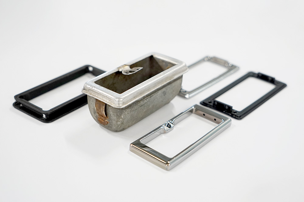The ashtray is no longer needed. In its place, a display will be installed; the frame is a replica of the ashtray’s frame An ashtray taken from a vehicle. Surrounding it are 3D-printed parts that replicate the ashtray’s frame. Two of the four parts are chrome-plated, whilst the others are left untreated, made of black plastic.