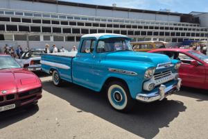 Ein blauer Pickup, Chevrolet Apache