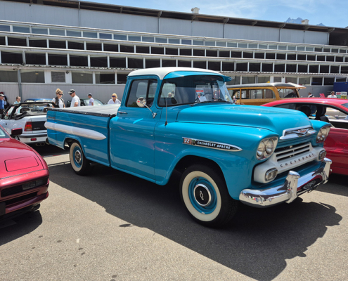 manufakturmarton_SCW2026_20260530_140331 Ein blauer Pickup, Chevrolet Apache